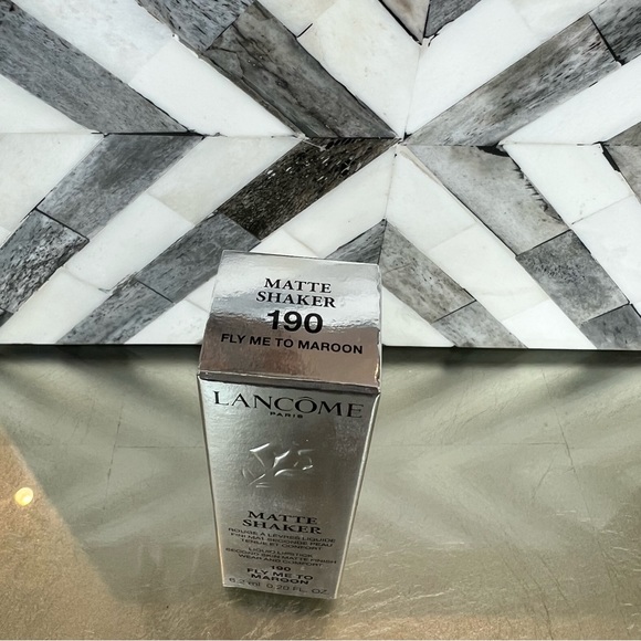 Lancôme matte shaker lipstick 190 FLY ME TO MAROON - Picture 2 of 3